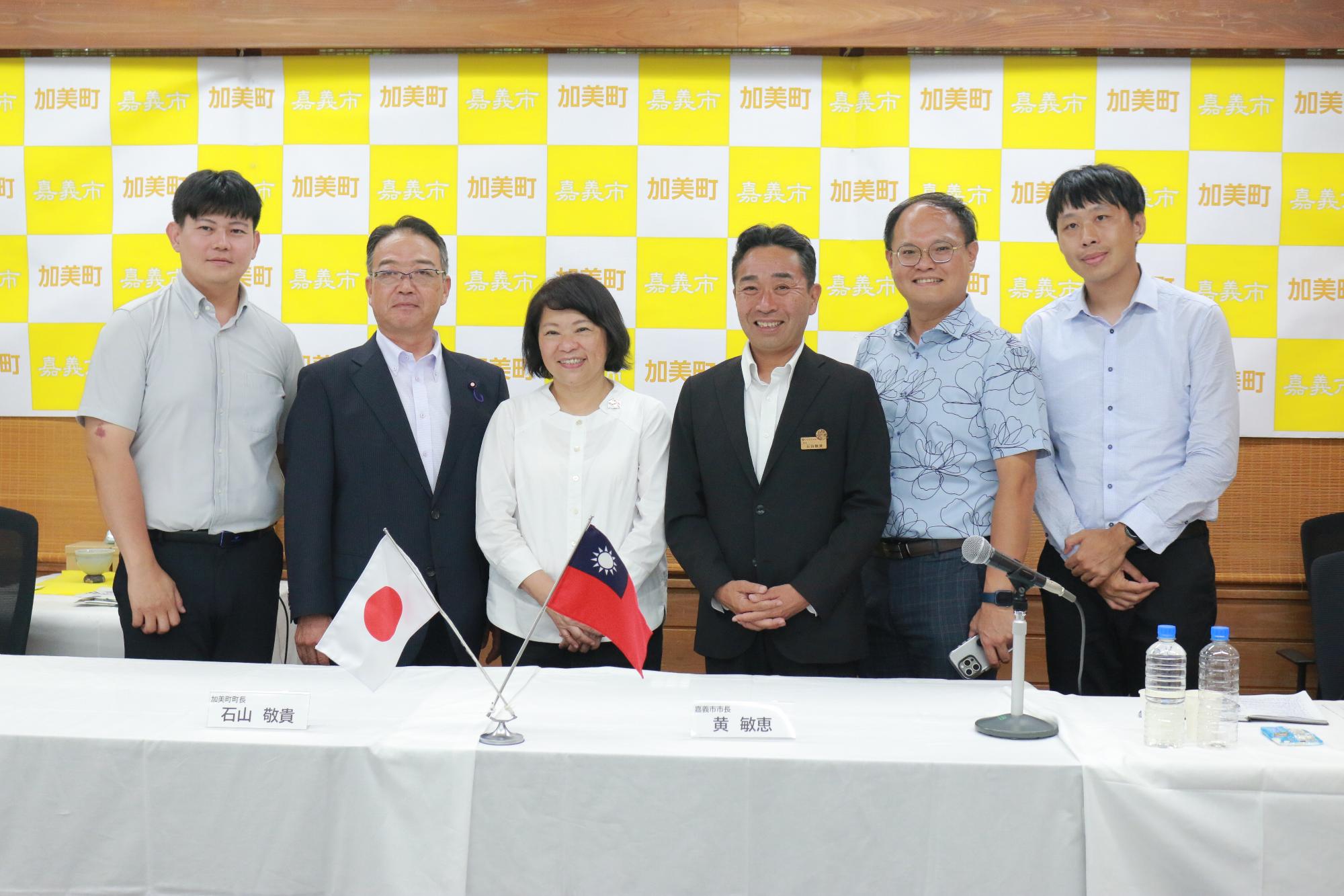 訪問団との記念写真