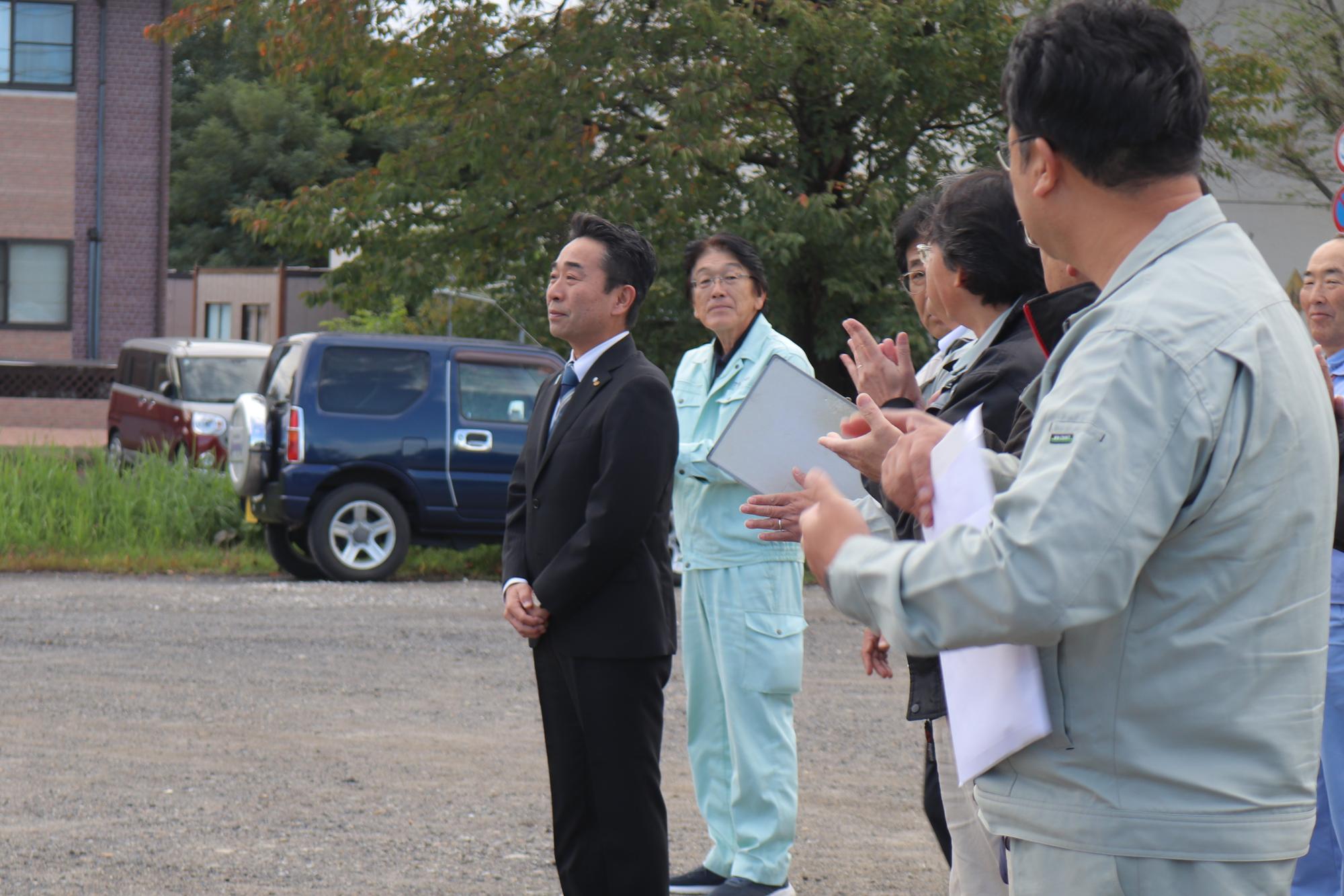 あいさつを述べる町長