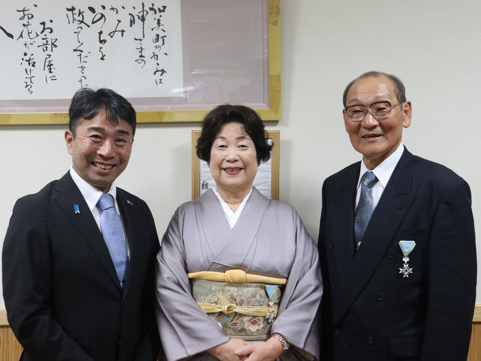 受賞者と集合写真