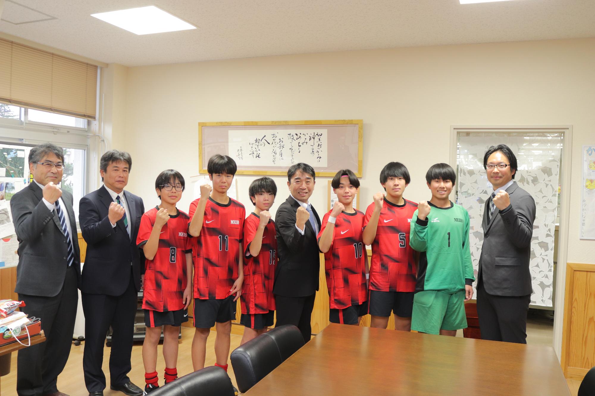 町長と集合写真