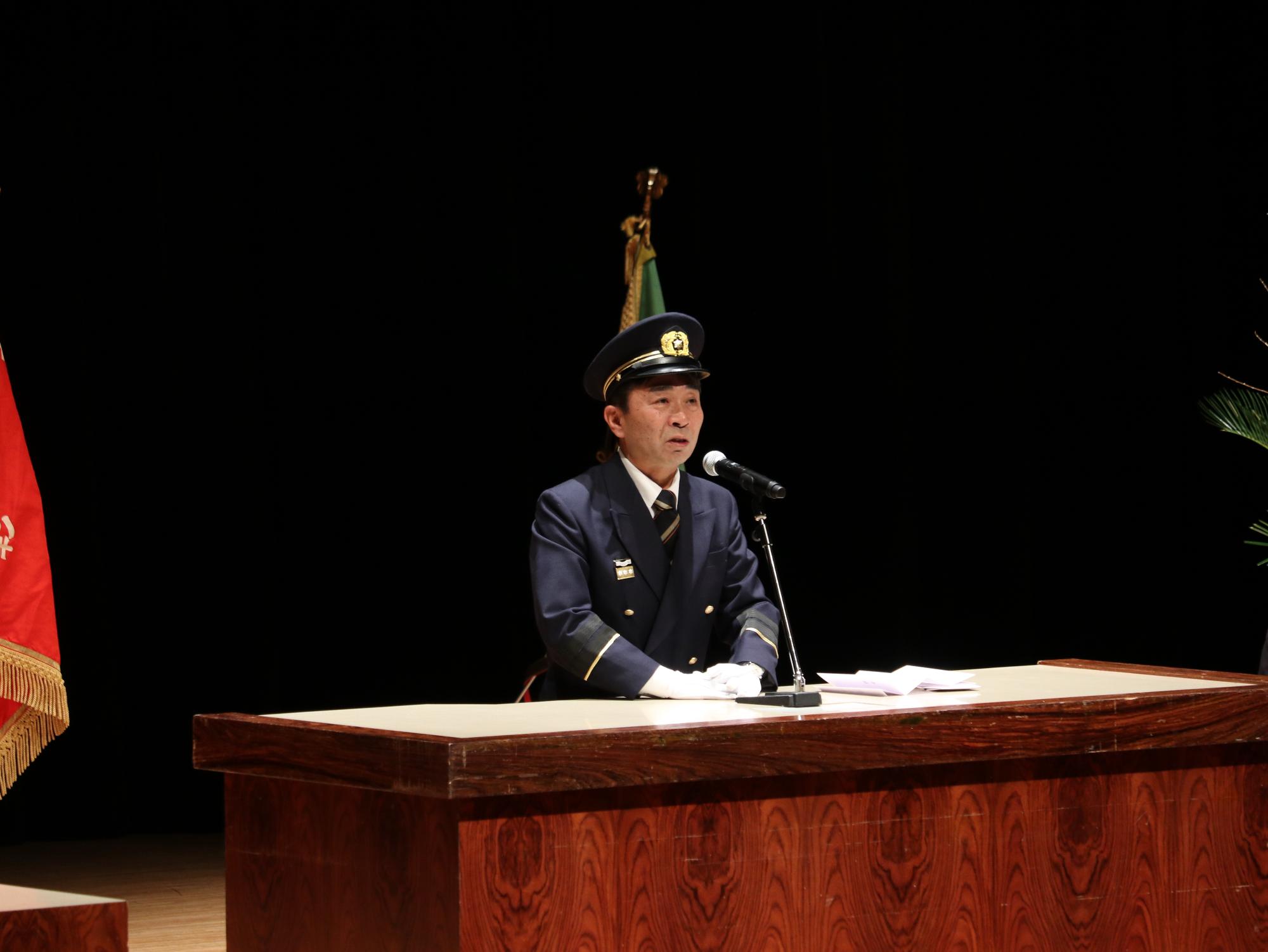 あいさつをする町長