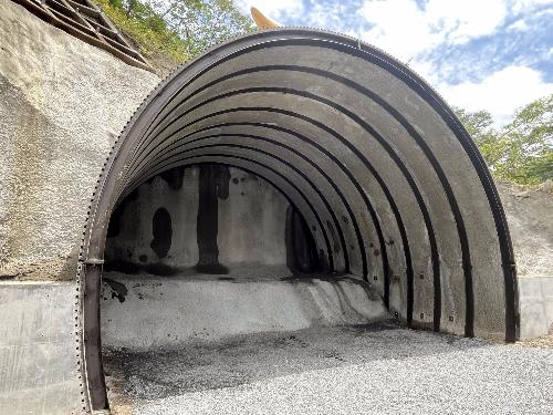 トンネル