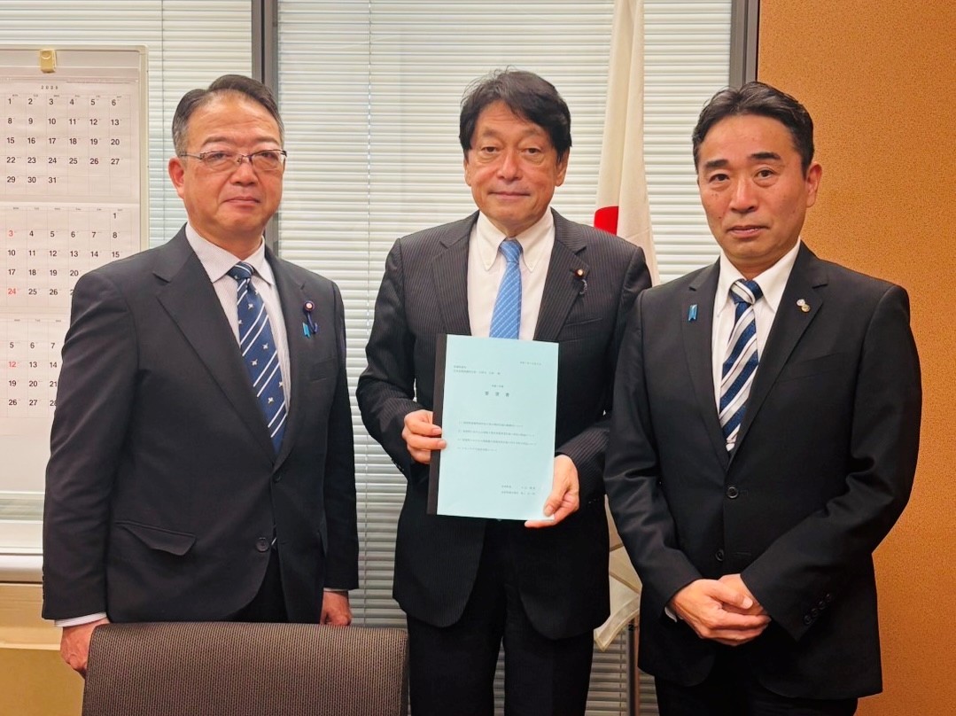 小野寺五典自民党税制調査会長