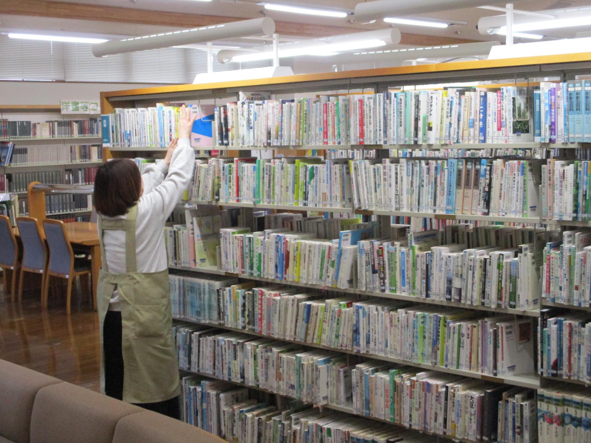 作業の様子。約30万点の点検を実施しました。